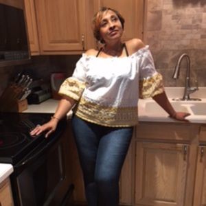 🌺 Ladies Off Shoulder Shirt